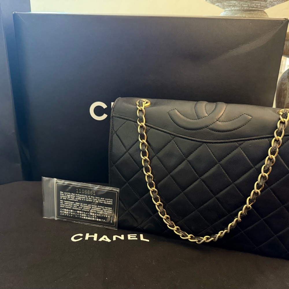 Authentic CHANEL Vintage CC Full Flap Bag Quilted Lambskin Medium with Card ❤️